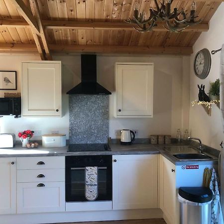Cosy Dog Friendly Lodge With An Outdoor Bath On The Isle Of Wight Whitwell  Exterior foto