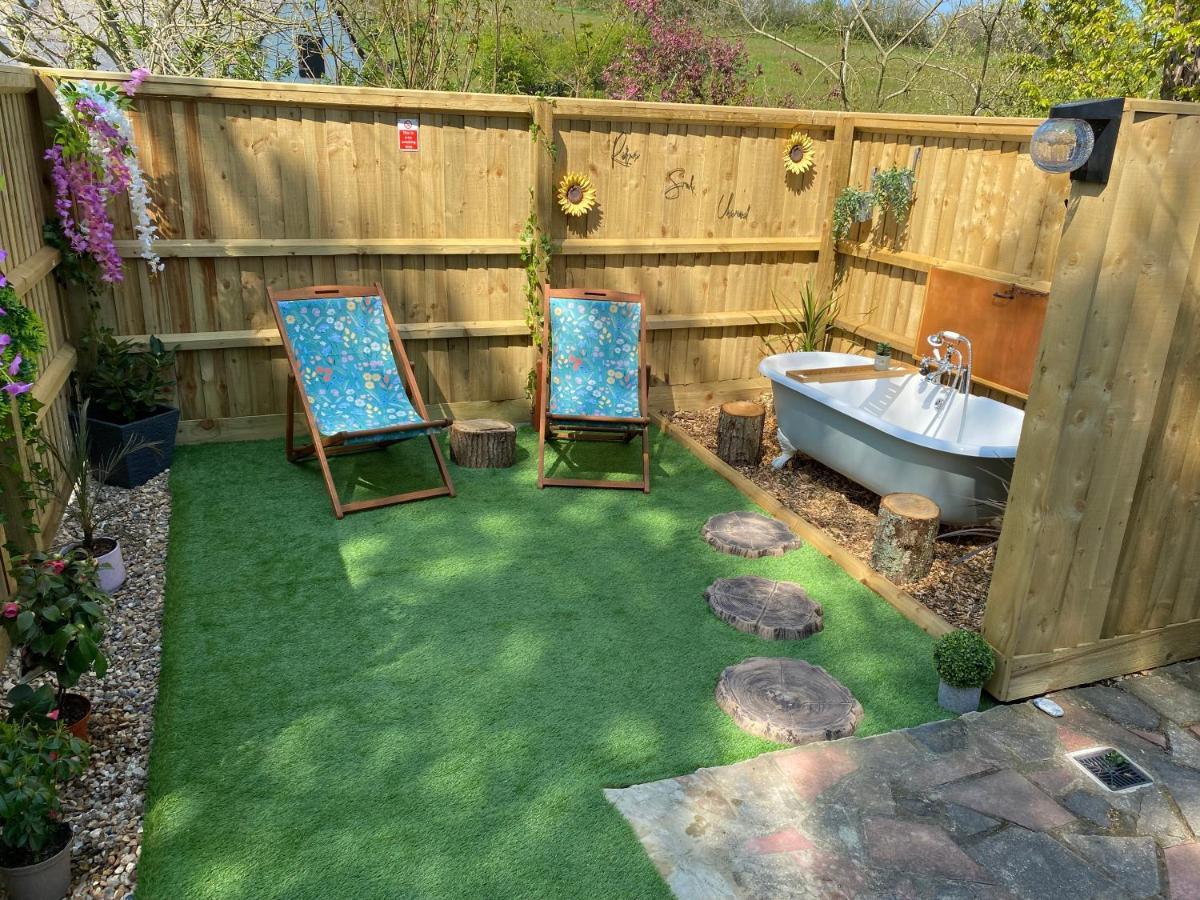 Cosy Dog Friendly Lodge With An Outdoor Bath On The Isle Of Wight Whitwell  Exterior foto