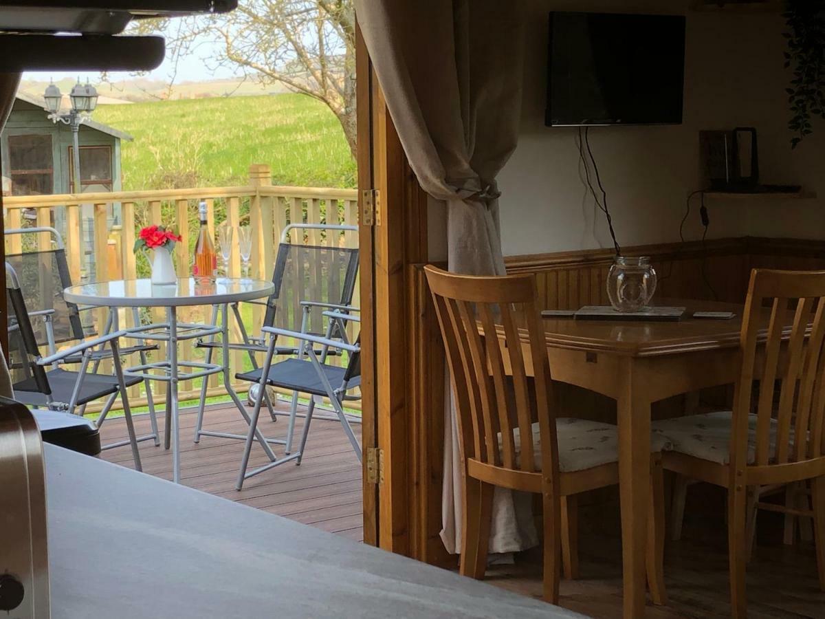 Cosy Dog Friendly Lodge With An Outdoor Bath On The Isle Of Wight Whitwell  Exterior foto